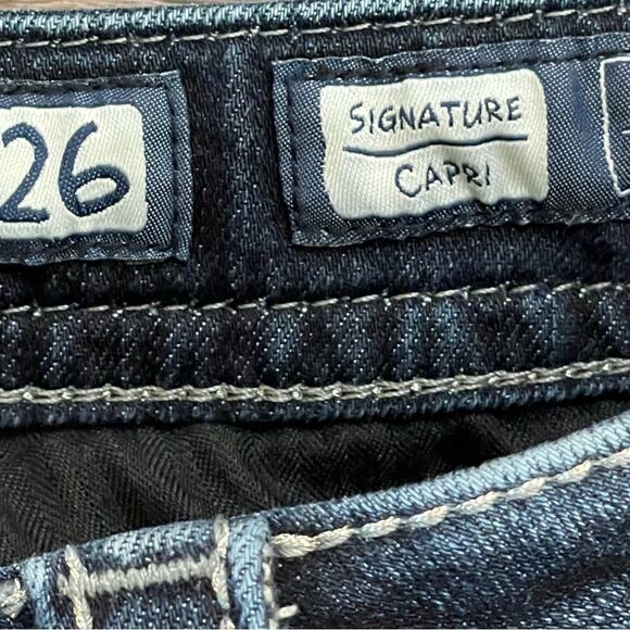 Miss Me Signature Capri Low Waist Jeans Blue Factory Wash and Whiskering Size 26 - Picture 6 of 16